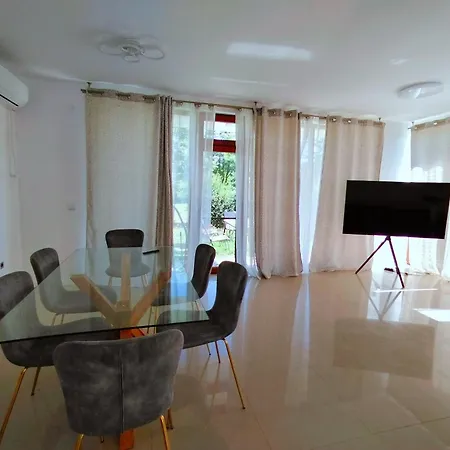 Forest House F70 Holiday home Balchik